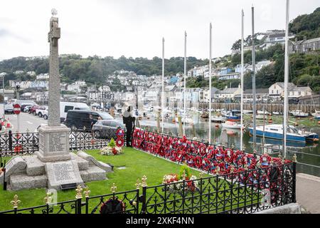 Looe Cornwall, kornische Küstenstadt mit Denkmal und Erinnerung an den Ersten Weltkrieg, England, Großbritannien, 2023 Stockfoto