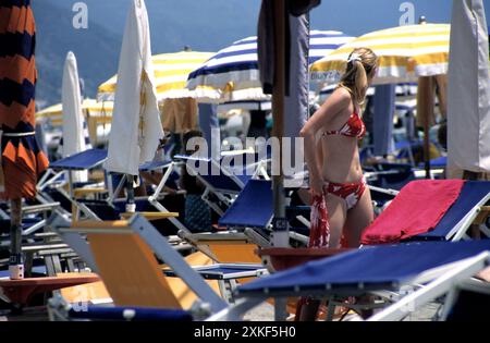 Strandszene, Monterosso Al Mare, Cinque Terre, Italien Stockfoto