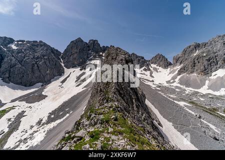 Bergtour zum vorderen Drachenkopf in den Mieminger Bergen bei Ehrwald in der Tiroler Zugspitz Arena Stockfoto