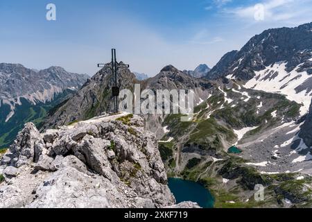 Bergtour zum vorderen Drachenkopf in den Mieminger Bergen bei Ehrwald in der Tiroler Zugspitz Arena Stockfoto