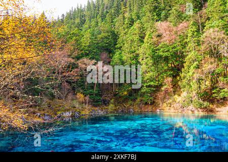 Blick auf den fünffarbigen Pool (der bunte Teich) Stockfoto