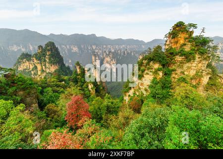 Fabelhafte Aussicht auf Quarzsandsteinsäulen (Avatar Mountains) Stockfoto