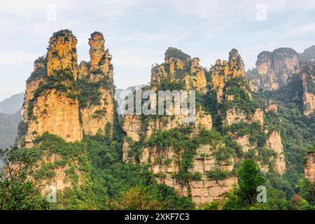 Fabelhafte Aussicht auf Quarzsandsteinsäulen (Avatar Mountains) Stockfoto