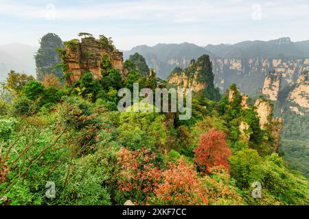 Fabelhafte Aussicht auf Quarzsandsteinsäulen (Avatar Mountains) Stockfoto