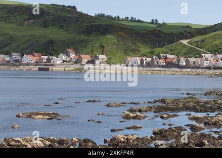 Crovie Village, versteckt in einer kleinen Bucht zwischen Fraserburgh und Banff. Stockfoto