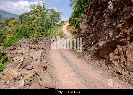 Feldweg, Visis Cabá Biosphärenreservat, Reina Zone, Quiche, Guatemala, Zentralamerika. Stockfoto