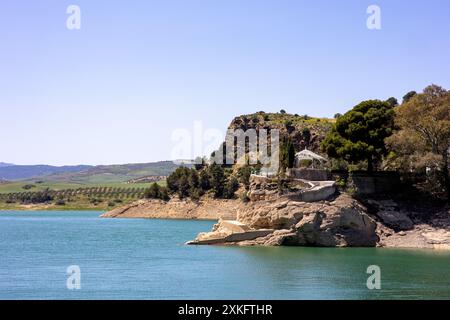 Ardales Reservoir Embalse Gualdahorce, Andalusien, Spanien Stockfoto