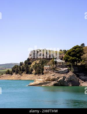 Ardales Reservoir Embalse Gualdahorce, Andalusien, Spanien Stockfoto