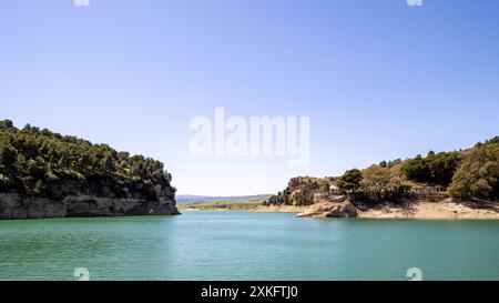 Ardales Reservoir Embalse Gualdahorce, Andalusien, Spanien Stockfoto