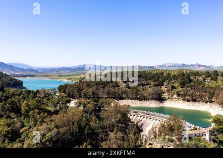 Ardales Reservoir Embalse Gualdahorce, Andalusien, Spanien Stockfoto