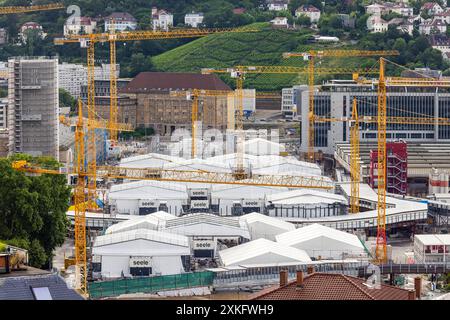 Baustelle Stuttgart 21, neuer Hauptbahnhof. Bonatzbaubau mit Bahnhofsturm. // 21.07.2024: Stuttgart, Baden-Württemberg, Deutschland, Europa *** Konstr Stockfoto