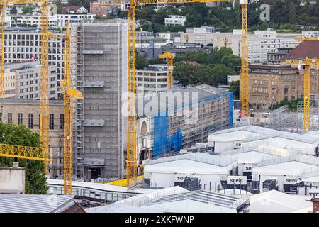 Baustelle Stuttgart 21, neuer Hauptbahnhof. Bonatzbaubau mit Bahnhofsturm. 250 Millionen Euro sollte die Sanierung des Denkmals geschützen Gebäude kos Stockfoto