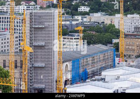 Baustelle Stuttgart 21, neuer Hauptbahnhof. Bonatzbaubau mit Bahnhofsturm. 250 Millionen Euro sollte die Sanierung des Denkmals geschützen Gebäude kos Stockfoto