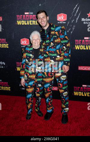 Pauline Kana und Ross Smith bei der Weltpremiere des Kinofilms Deadpool & Wolverine im David H. Koch Theater. New York, 22.07.2024 *** Pauline Kana und Ross Smith bei der Uraufführung des Films Deadpool Wolverine im David H Koch Theater New York, 22 07 2024 Foto:XB.xHinex/xFuturexImagex deadpool wolverine 4504 Stockfoto