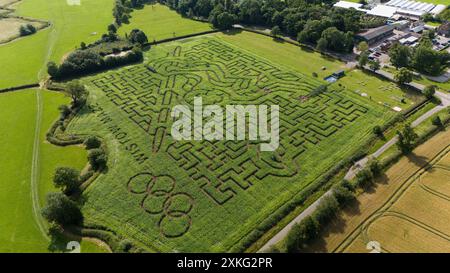 Ein Blick auf Wistow Maze in Leicestershire, inspiriert von der Heptathlete Katarina Johnson-Thompson und in Form eines Speerwerfers, vor den Olympischen Spielen in Paris. Die Eröffnungszeremonie der Olympischen Spiele 2024 in Paris findet am Freitag, den 26. Juli, an der seine statt. Bilddatum: Dienstag, 23. Juli 2024. Stockfoto