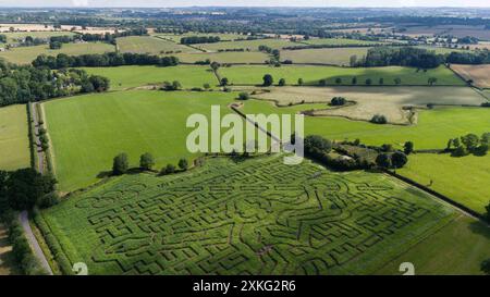 Ein Blick auf Wistow Maze in Leicestershire, inspiriert von der Heptathlete Katarina Johnson-Thompson und in Form eines Speerwerfers, vor den Olympischen Spielen in Paris. Die Eröffnungszeremonie der Olympischen Spiele 2024 in Paris findet am Freitag, den 26. Juli, an der seine statt. Bilddatum: Dienstag, 23. Juli 2024. Stockfoto