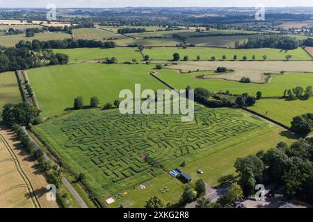 Ein Blick auf Wistow Maze in Leicestershire, inspiriert von der Heptathlete Katarina Johnson-Thompson und in Form eines Speerwerfers, vor den Olympischen Spielen in Paris. Die Eröffnungszeremonie der Olympischen Spiele 2024 in Paris findet am Freitag, den 26. Juli, an der seine statt. Bilddatum: Dienstag, 23. Juli 2024. Stockfoto