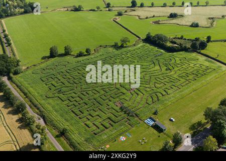 Ein Blick auf Wistow Maze in Leicestershire, inspiriert von der Heptathlete Katarina Johnson-Thompson und in Form eines Speerwerfers, vor den Olympischen Spielen in Paris. Die Eröffnungszeremonie der Olympischen Spiele 2024 in Paris findet am Freitag, den 26. Juli, an der seine statt. Bilddatum: Dienstag, 23. Juli 2024. Stockfoto