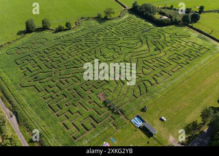 Ein Blick auf Wistow Maze in Leicestershire, inspiriert von der Heptathlete Katarina Johnson-Thompson und in Form eines Speerwerfers, vor den Olympischen Spielen in Paris. Die Eröffnungszeremonie der Olympischen Spiele 2024 in Paris findet am Freitag, den 26. Juli, an der seine statt. Bilddatum: Dienstag, 23. Juli 2024. Stockfoto