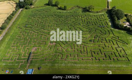 Ein Blick auf Wistow Maze in Leicestershire, inspiriert von der Heptathlete Katarina Johnson-Thompson und in Form eines Speerwerfers, vor den Olympischen Spielen in Paris. Die Eröffnungszeremonie der Olympischen Spiele 2024 in Paris findet am Freitag, den 26. Juli, an der seine statt. Bilddatum: Dienstag, 23. Juli 2024. Stockfoto