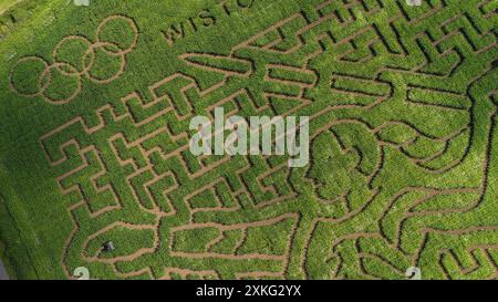 Ein Blick auf Wistow Maze in Leicestershire, inspiriert von der Heptathlete Katarina Johnson-Thompson und in Form eines Speerwerfers, vor den Olympischen Spielen in Paris. Die Eröffnungszeremonie der Olympischen Spiele 2024 in Paris findet am Freitag, den 26. Juli, an der seine statt. Bilddatum: Dienstag, 23. Juli 2024. Stockfoto