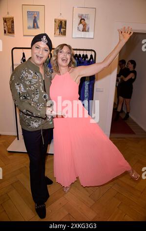 Julian F.M. Stoeckel und Maja Prinzessin von Hohenzollern bei der Apart Fashion Show 2025 im Feinart Berlin. Berlin, 22.07.2024 *** Julian F M Stoeckel und Maja Princess von Hohenzollern auf der Apart Fashion Show 2025 in Feinart Berlin Berlin, 22 07 2024 Foto:XF.xKernx/xFuturexImagex Apart 4714 Stockfoto