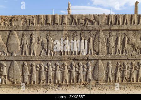 Wandreliefplatte in Persepolis, der alten persischen Hauptstadt aus dem Jahr 500 v. Chr., im Nordosten von Shiraz, Iran Stockfoto