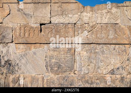 Wandreliefplatte in Persepolis, der alten persischen Hauptstadt aus dem Jahr 500 v. Chr., im Nordosten von Shiraz, Iran Stockfoto