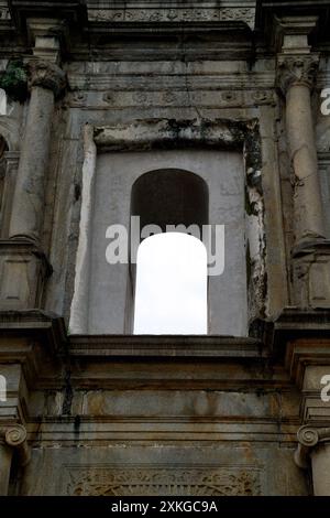 Teilweise Blick auf die Ruinen der St. Paul's Church, sind die Ruinen eines katholischen Ordenskomplexes aus dem 17. Jahrhundert in Santo António, Macau, China Stockfoto