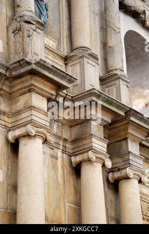 Teilweise Blick auf die Ruinen der St. Paul's Church, sind die Ruinen eines katholischen Ordenskomplexes aus dem 17. Jahrhundert in Santo António, Macau, China Stockfoto