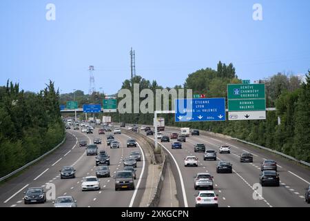 Während des Urlaubs kam es auf der Autobahn A7 bei Valence und Marseille in der Region Drôme zu einem Stau. Stockfoto