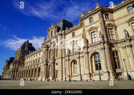 Paris, Frankreich. Oktober 2022. Paris, Frankreich, 20. Oktober 2022: Nationales Kunstmuseum Louvre (Musee du Louvre) in Paris, Frankreich. (Daniela J. Porcelli/SPP) Credit: SPP Sport Press Photo. /Alamy Live News Stockfoto