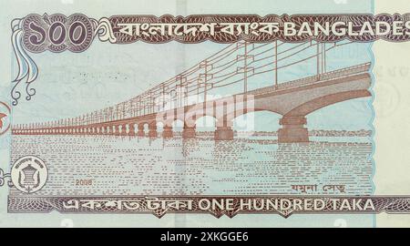 Bangabandhu Bridge, allgemein bekannt als Jamuna Multi-Purpose Bridge, Porträt aus Bangladesch hundert Taka-Banknoten Stockfoto