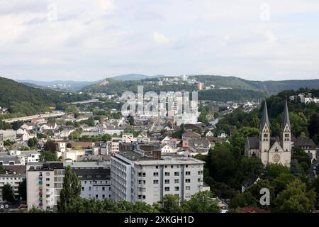 Blick ins Huettental Hüttental aus dem Schlosspark vom Oberen Schloss. Sommer im Siegerland am 23.07.2024 in Siegen/Deutschland. *** Blick ins Hüttental vom Schlosspark des Oberen Schlosses Sommer im Siegerland am 23. 07. 2024 in Siegen Stockfoto