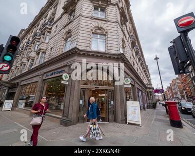 John Bell and Croyden, John Bell & Croyden Apotheke in Wigmore Street, London, Großbritannien. Derzeit im Besitz der Bestway Healthcare Group Stockfoto