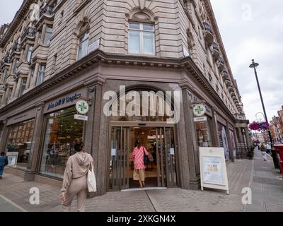 John Bell and Croyden, John Bell & Croyden Apotheke in Wigmore Street, London, Großbritannien. Derzeit im Besitz der Bestway Healthcare Group Stockfoto