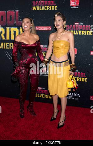 Blake Lively und Gigi Hadid bei der Weltpremiere des Kinofilms 'Deadpool & Wolverine' im David H. Koch Theater. New York, 22.07.2024 Stockfoto