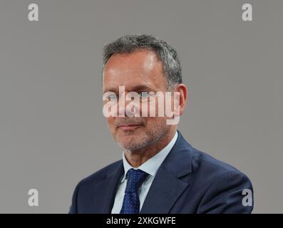 Berlin, Deutschland. Juli 2024. Der niederländische Außenminister Caspar Veldkamp wartet auf Fragen von Journalisten nach seinem Treffen mit Bundesaußenminister Baerbock bei einer gemeinsamen Pressekonferenz im Auswärtigen Amt. Quelle: Soeren Stache/dpa/Alamy Live News Stockfoto