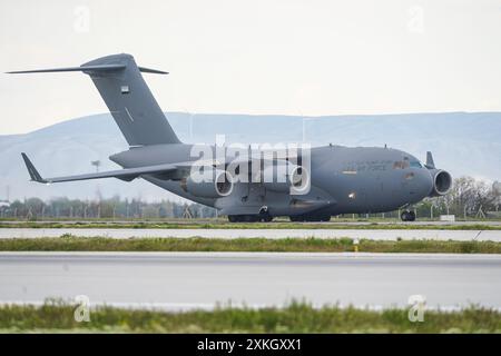 KONYA, TURKIYE - 9. MAI 2023: Boeing C-17A Globemaster III (F-238-UE-3) der United Arab Emirates im Flughafen Konya während des Anatolian Eagl Stockfoto