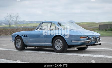 Los Arcos, Spanien - 25. Mai 2024: 1966 Ferrari 330 GTC (Rückansicht) Stockfoto