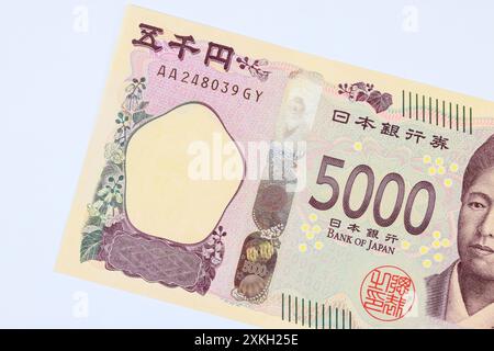 Mit 2024 Uhr wird die Nippon Ginko Nationalbank neue 5000-Yen-Banknoten in Bargeld-Frontansicht ausgeben Stockfoto