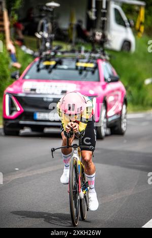 RICHARD CARAPAZ von EF EDUCATION - EASYPOST Radfahren in der Tour de France Stage 7 TT, zwischen Nuits-Saints-Georges und Gevrey-Chambertin. Stockfoto