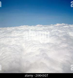 Wolkendecke von oben. Stockfoto