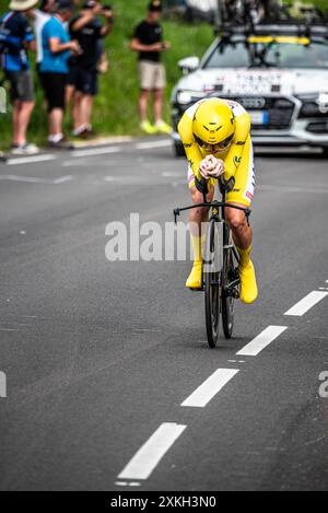 TADEJ POGACAR des VAE-TEAMS EMIRATES Radfahren in der Tour de France Stage 7 TT (Zeitfahren) zwischen Nuits-Saints-Georges und Gevrey-Chambertain, 07/24 Stockfoto