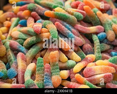 Viele verschiedene Regenbogenfarbene Wurm-Gummibonbons Jelly Stockfoto