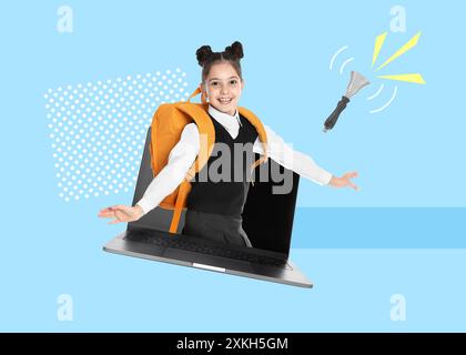 Kreative Collage mit Mädchen, das vom Laptop auf farbigem Hintergrund erscheint. Zurück zur Schule Stockfoto