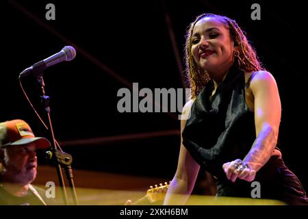 Seravezza, Italien. Juli 2024. Die britische Musikgruppe Incognito im Konzert beim Seravezza Blues Festival. (Foto: Stefano Dalle Luche/Pacific Press) Credit: Pacific Press Media Production Corp./Alamy Live News Stockfoto