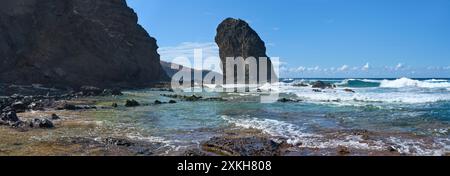 Roque del Moro - berühmter Felsen am westlichen Ende von Playa de Cofete auf Fuerteventura Stockfoto