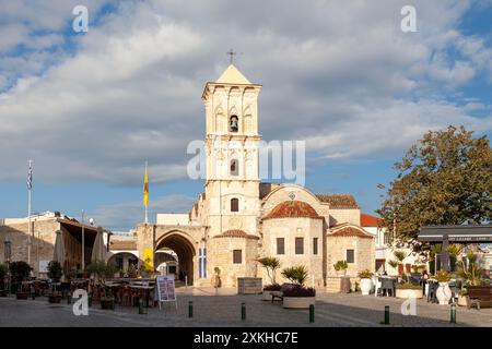 Larnaka, Zypern - 17. Februar 2024: Die Heilige Kirche des Heiligen Lazarus aus dem späten 9. Jahrhundert in der Altstadt. Stockfoto