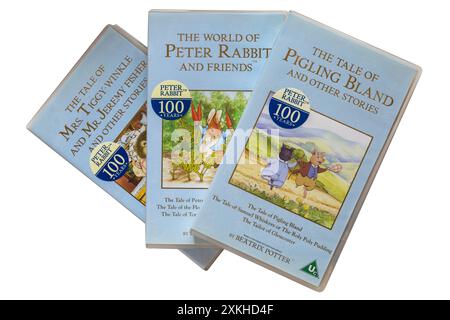 VHS-Videokassettenbänder von Beatrix Potter mit der Geschichte von Pigling Bland und anderen Geschichten oben isoliert auf weißem Hintergrund Stockfoto